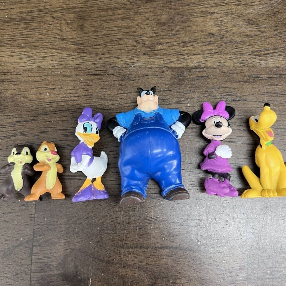 6 Miniature Plastic Walt Disney Character Figures ,Collectible chipmunk daisy